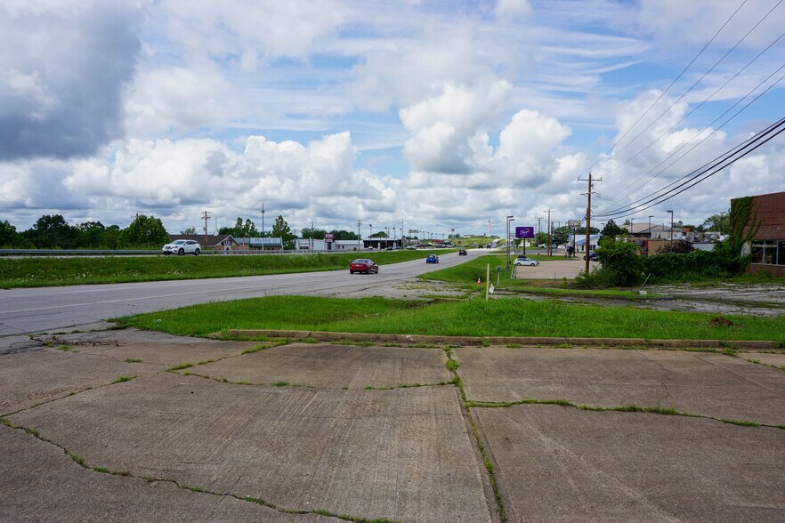 More Photos Of 530 Old Route 66, Saint Robert General Retail For Sale