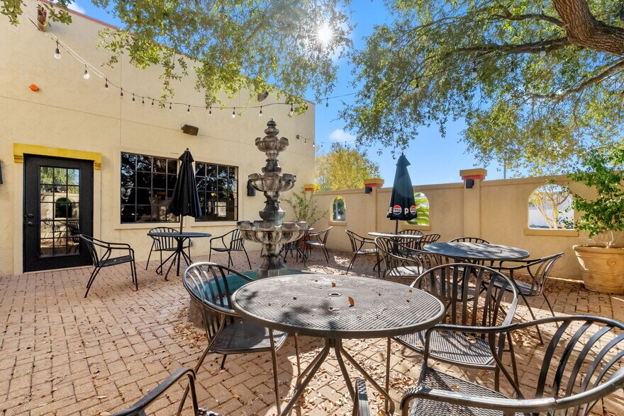 More Photos Of 983 N Highway 123 Byp, Seguin Restaurant For Sale