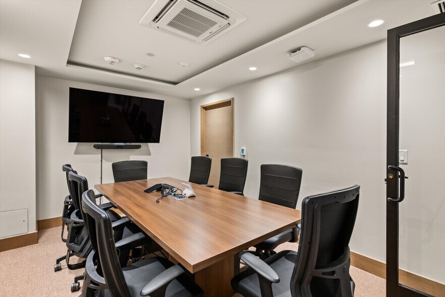 More Photos Of 122 W Main St, Aspen Office Residential For Sale