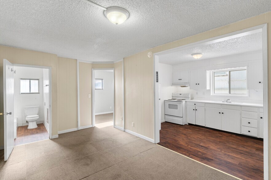 More Photos Of 129 N 8th St, Las Vegas Hotel For Sale