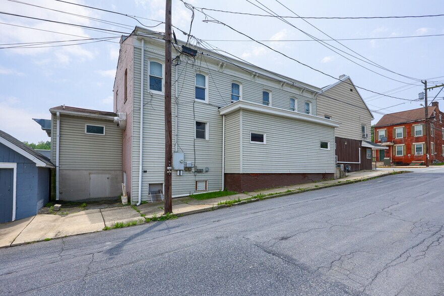 More Photos Of 601 S Front St, Wrightsville Specialty For Sale