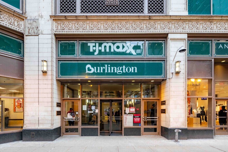 More Photos Of 1 N State St, Chicago Office Residential For Sale