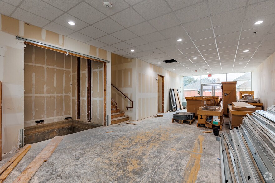More Photos Of 1601 E Trinity Mills Rd, Carrollton Storefront Retail Office For Lease