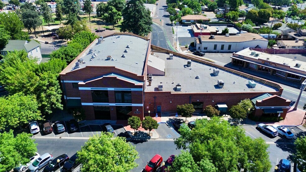 More Photos Of 711 N Court St, Visalia Office For Sale