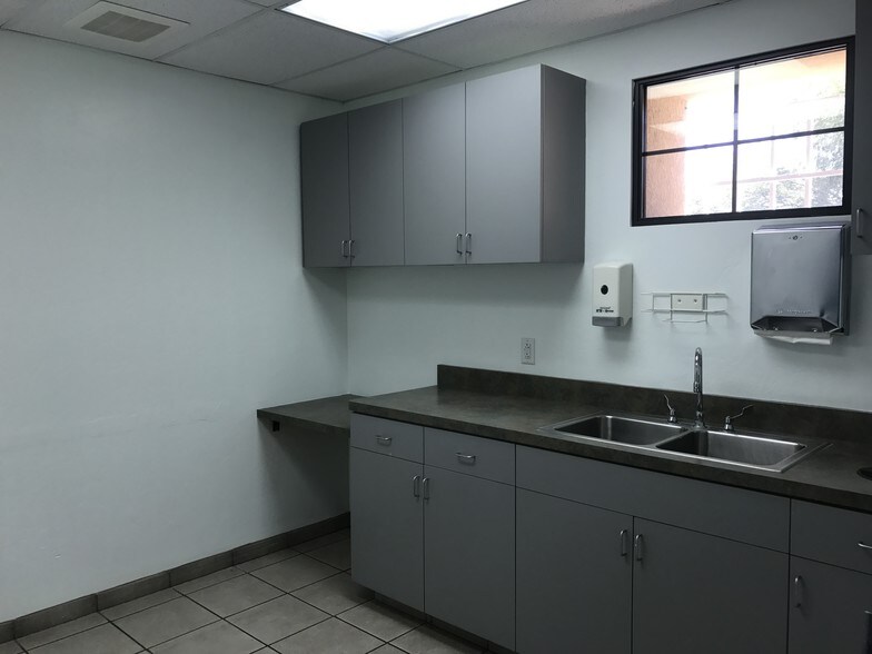 More Photos Of 1310 W St Marys Rd, Tucson Medical For Lease
