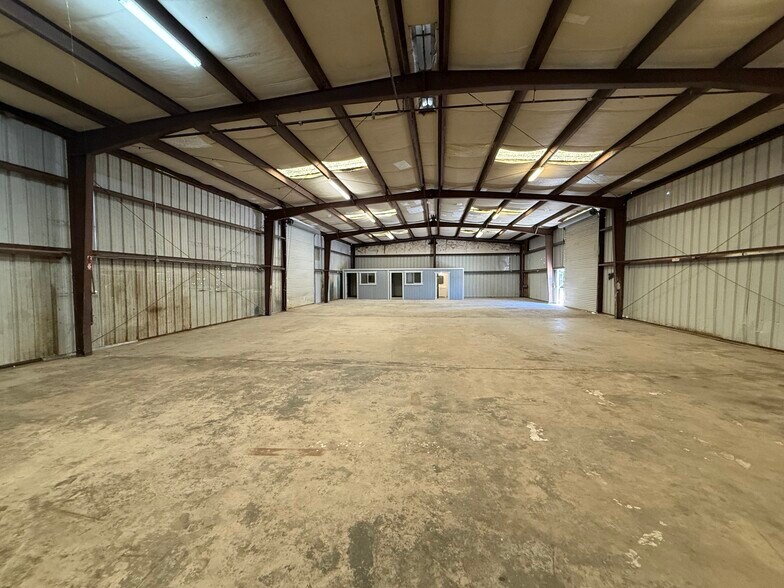 More Photos Of 3432 Gilmore Ave, Bakersfield Warehouse For Lease