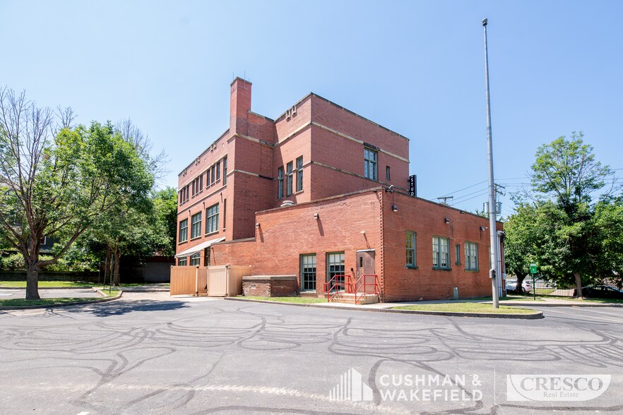 More Photos Of 1515 W 29th St, Cleveland Office For Lease