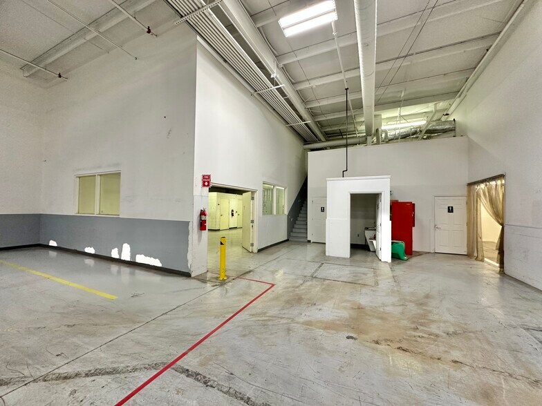 More Photos Of 1470 E Weisgarber Rd, Knoxville Light Distribution For Lease