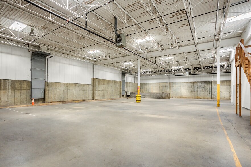 More Photos Of 502 S Court St, Florence Warehouse For Sale