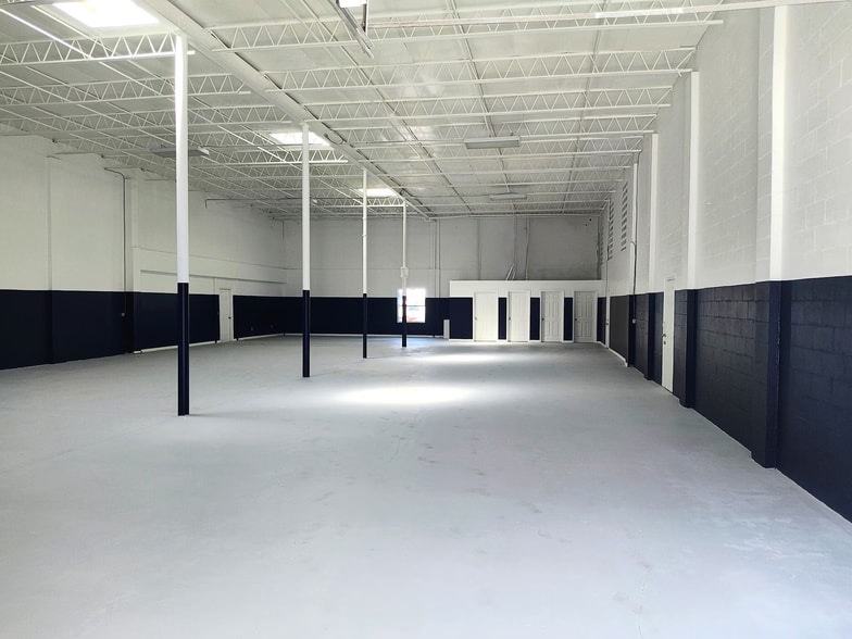 More Photos Of 3333 N Main St, Jacksonville Light Manufacturing For Lease