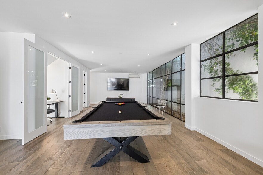 More Photos Of 1317 Cabrillo Ave, Venice Flex For Sale