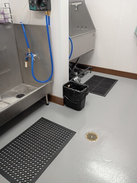 More Photos Of 13214 38th St N, Clearwater Warehouse For Sale