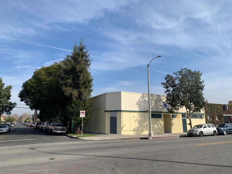 Primary Photo Of 3927-3931 W Jefferson Blvd, Los Angeles Flex For Lease