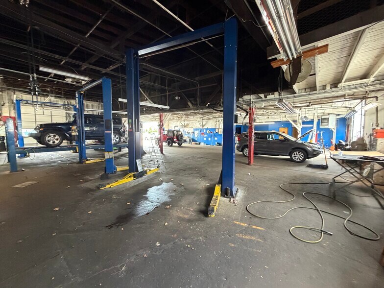 More Photos Of 106 W Broad St, Pawcatuck Auto Dealership For Sale