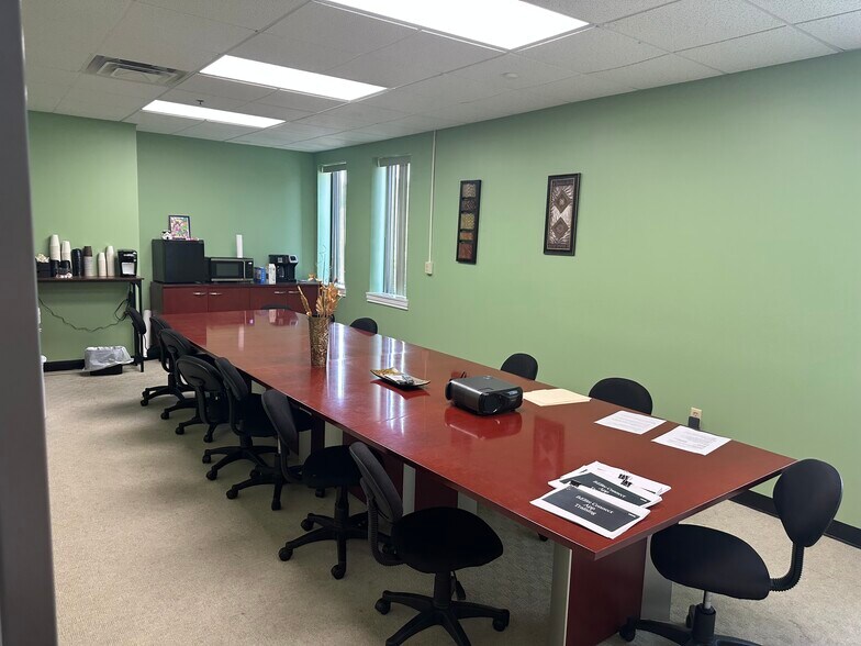 More Photos Of 246 Suffolk Ln, Gardner Manufacturing For Sale