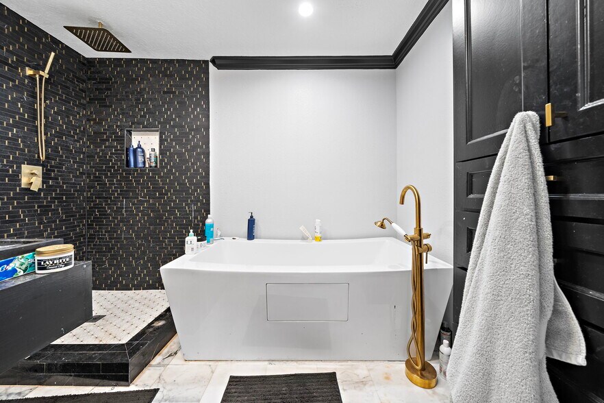 More Photos Of 609 Sealy St, Galveston Apartments For Sale