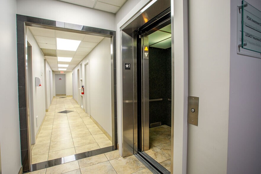 More Photos Of 1455 Ellis St, Kelowna Office Residential For Lease