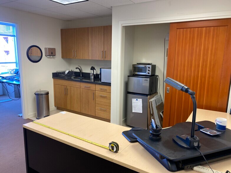 More Photos Of 400 Evelyn Ave, Albany Medical For Lease