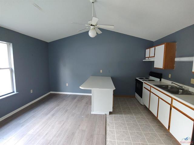 More Photos Of 400 S Walnut St, La Monte Apartments For Sale