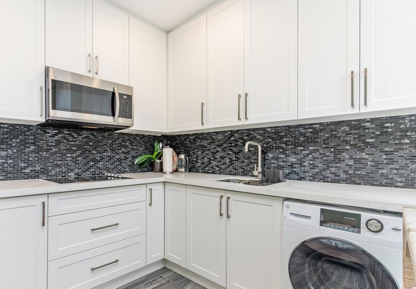 More Photos Of 74 Lippincott St, Toronto Storefront Retail Residential For Sale