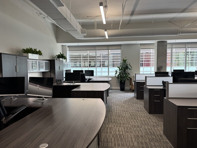 More Photos Of 100 W Washington St, Greenville Office For Lease
