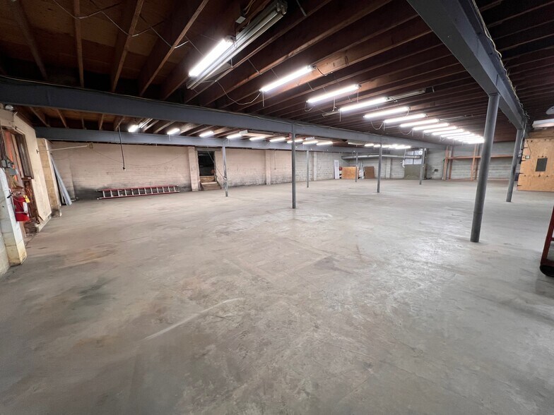 More Photos Of 265 Harrisonville Lake Rd, Pilesgrove Service For Lease