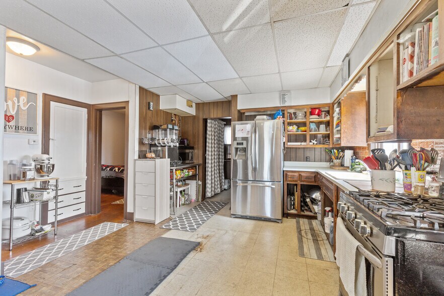 More Photos Of 2703 S Chicago Ave, South Milwaukee General Retail For Sale