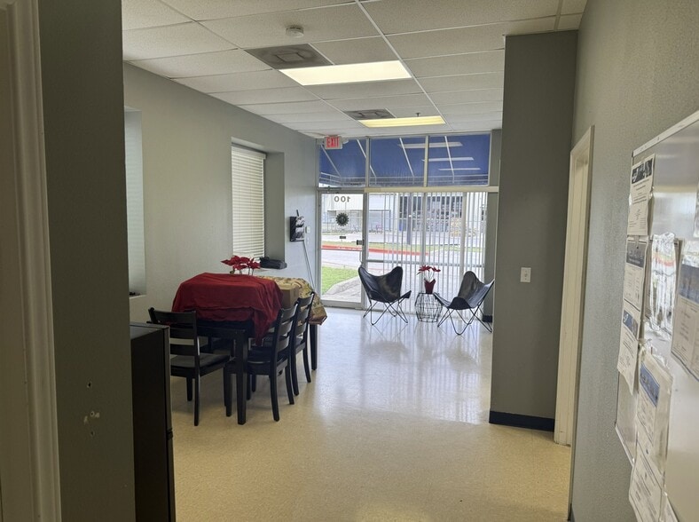 More Photos Of 16708 Picadilly Ct, Round Rock Warehouse For Lease