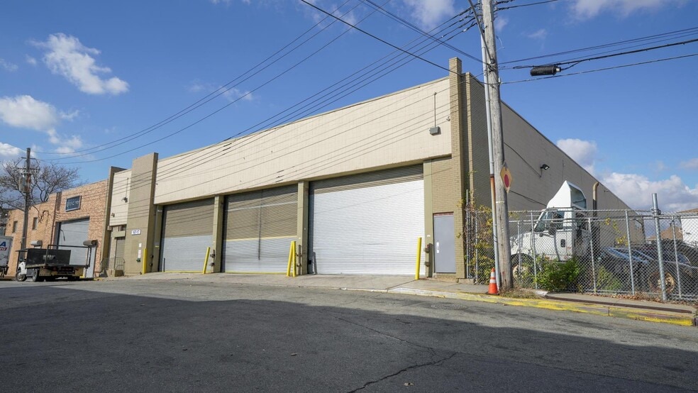 More Photos Of 167-17 146th Rd, Jamaica Warehouse For Lease