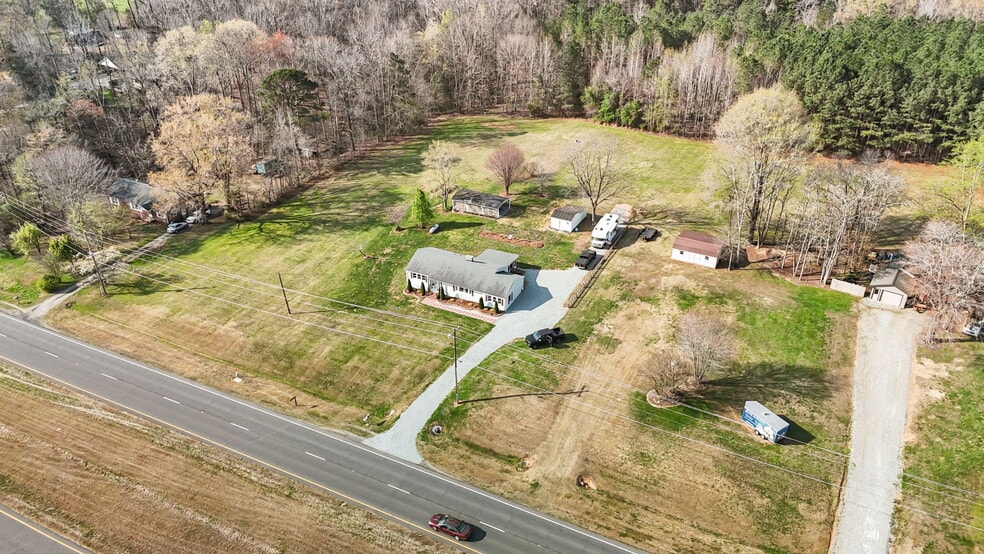 More Photos Of 10612 Durham Rd, Timberlake Flex For Sale