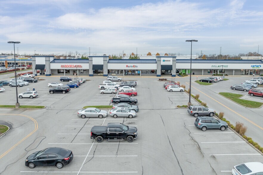 More Photos Of 127 W Tiverton Way, Lexington Unknown For Lease