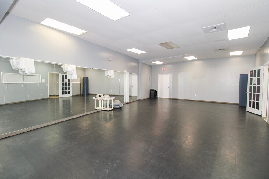 More Photos Of 2801 Columbus Ave, Sandusky Freestanding For Sale