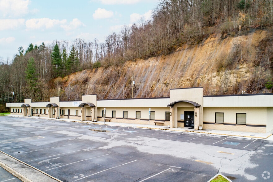 More Photos Of 280 Virginia Ave NE, Norton Medical For Lease