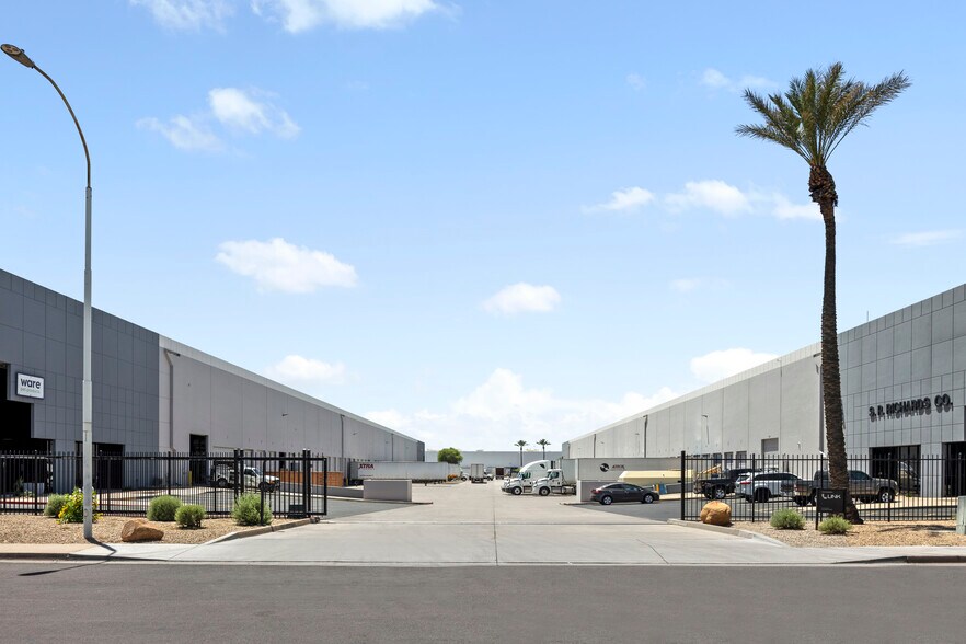 More Photos Of 1439 S 40th Ave, Phoenix Warehouse For Lease