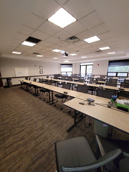 More Photos Of 1600 Pennsylvania Ave, Charleston Office For Lease