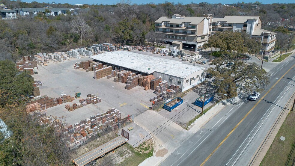 More Photos Of 2900 E Oak Springs Dr, Austin Distribution For Lease