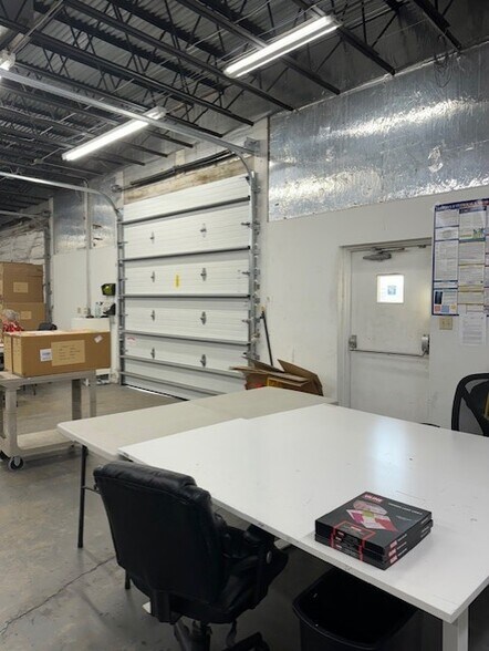 More Photos Of 30798 US Highway 19 N, Palm Harbor Warehouse For Lease