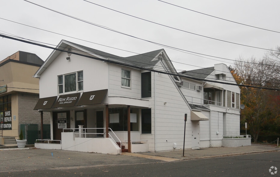More Photos Of 62 Glen Cove Rd, Roslyn Heights Storefront Retail Office For Lease