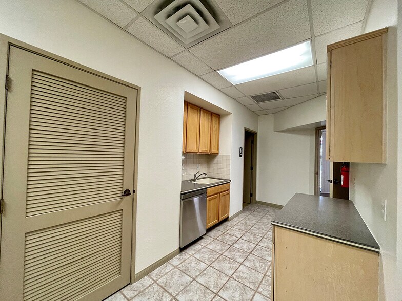 More Photos Of 1168-1170 Center Point Dr, Henderson Warehouse For Sale
