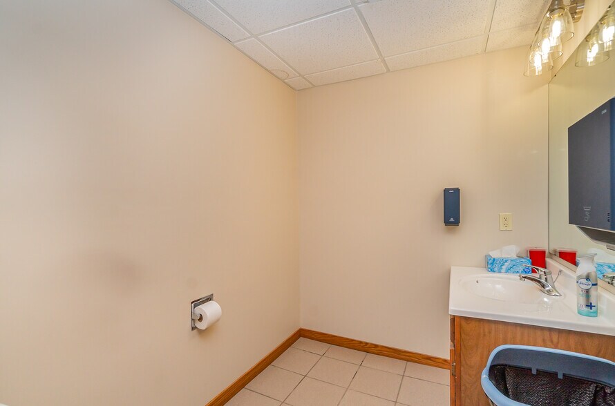 More Photos Of 6006 Westside Saginaw Rd, Bay City Office For Sale