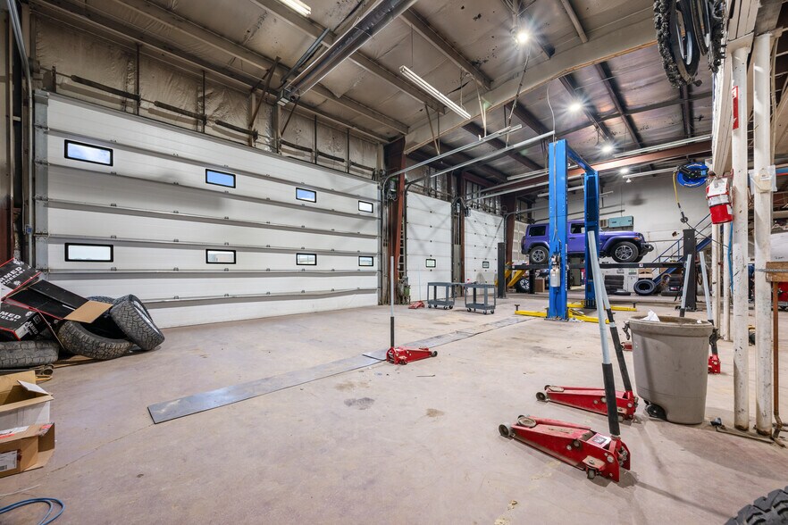 More Photos Of 5114 62 St, Lloydminster Warehouse For Sale