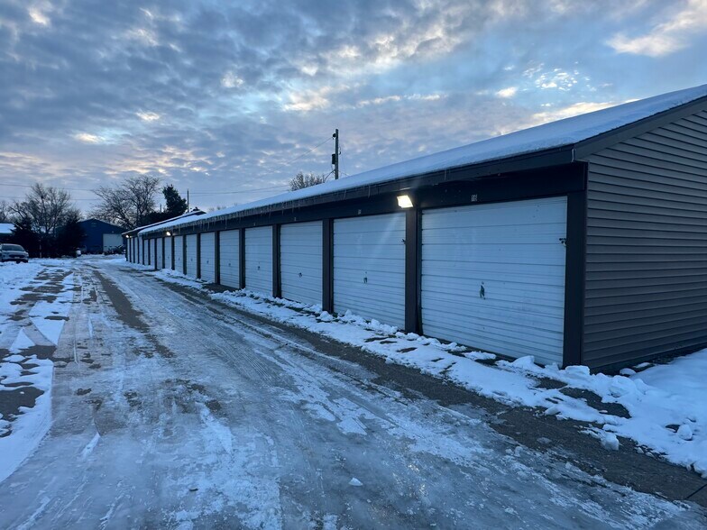 More Photos Of 7800 10th St W, Rock Island Specialty For Sale