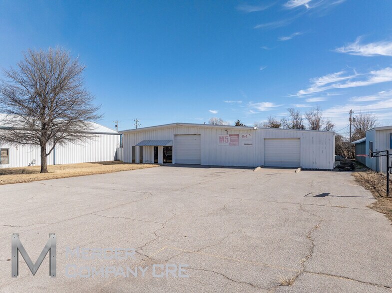 More Photos Of 200 N Falcon Dr, Oklahoma City Manufacturing For Lease