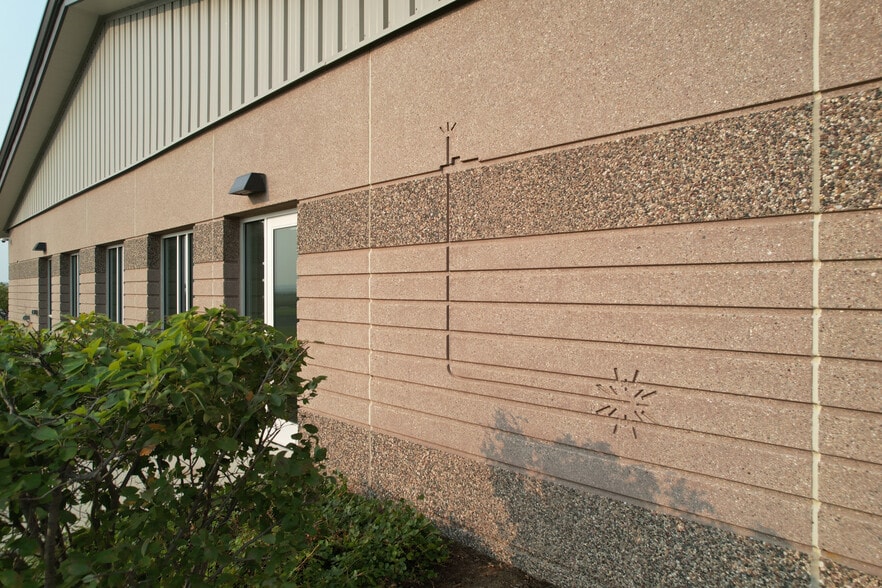 More Photos Of 10315 Camp Dr, Williston Office For Lease