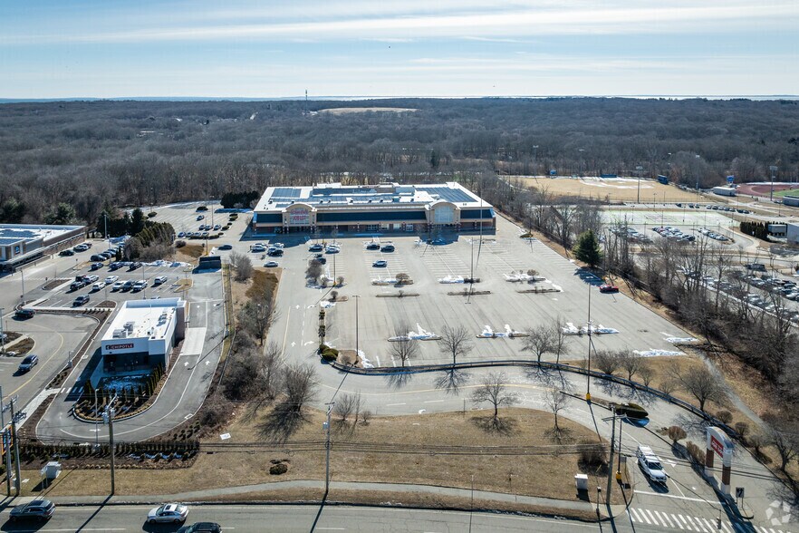 More Photos Of 128 Boston Post Rd, Waterford Supermarket For Lease