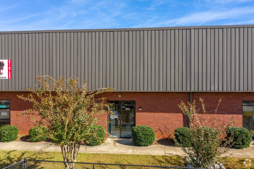 More Photos Of 358-372 McDonough Pky, McDonough Showroom For Lease