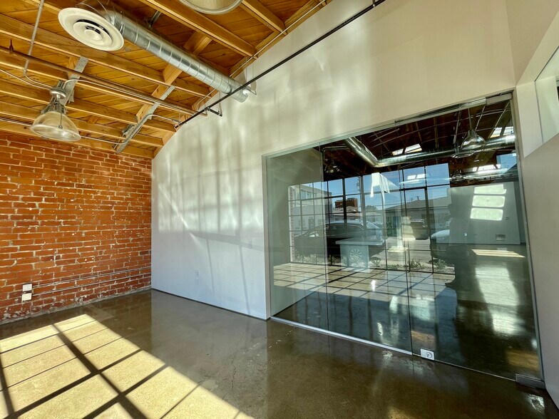 More Photos Of 1745 Berkeley St, Santa Monica Light Manufacturing For Lease
