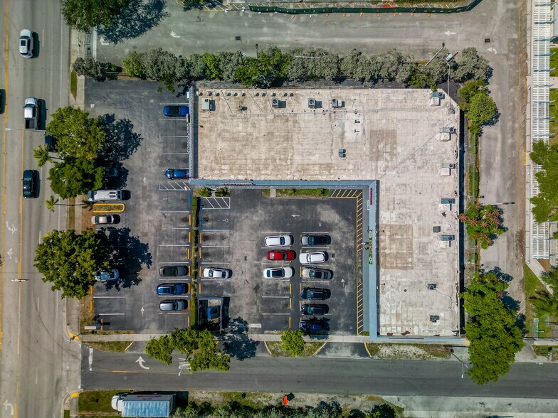 More Photos Of 265 S Federal Hwy, Dania Beach Storefront For Lease