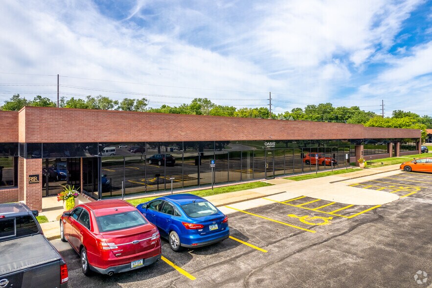 More Photos Of 7600 Office Plaza Dr S, West Des Moines Office For Lease