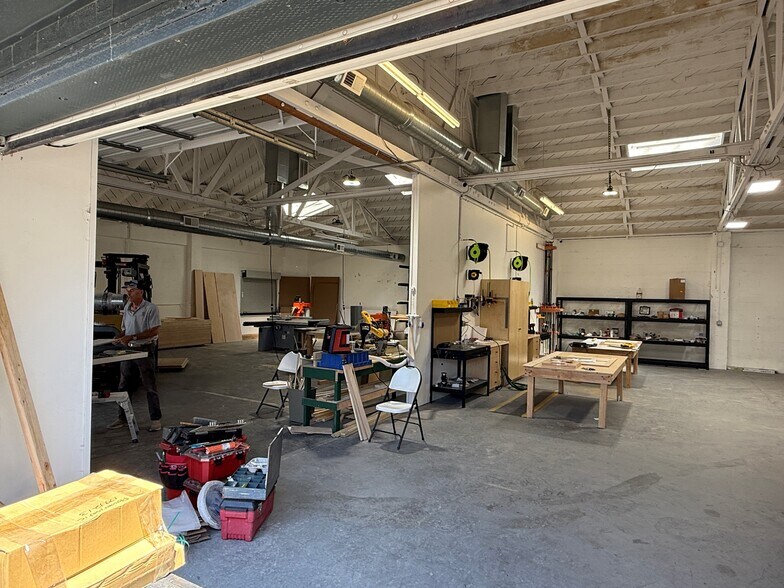 More Photos Of 411-417 Lathrop St, Redwood City Service For Sale